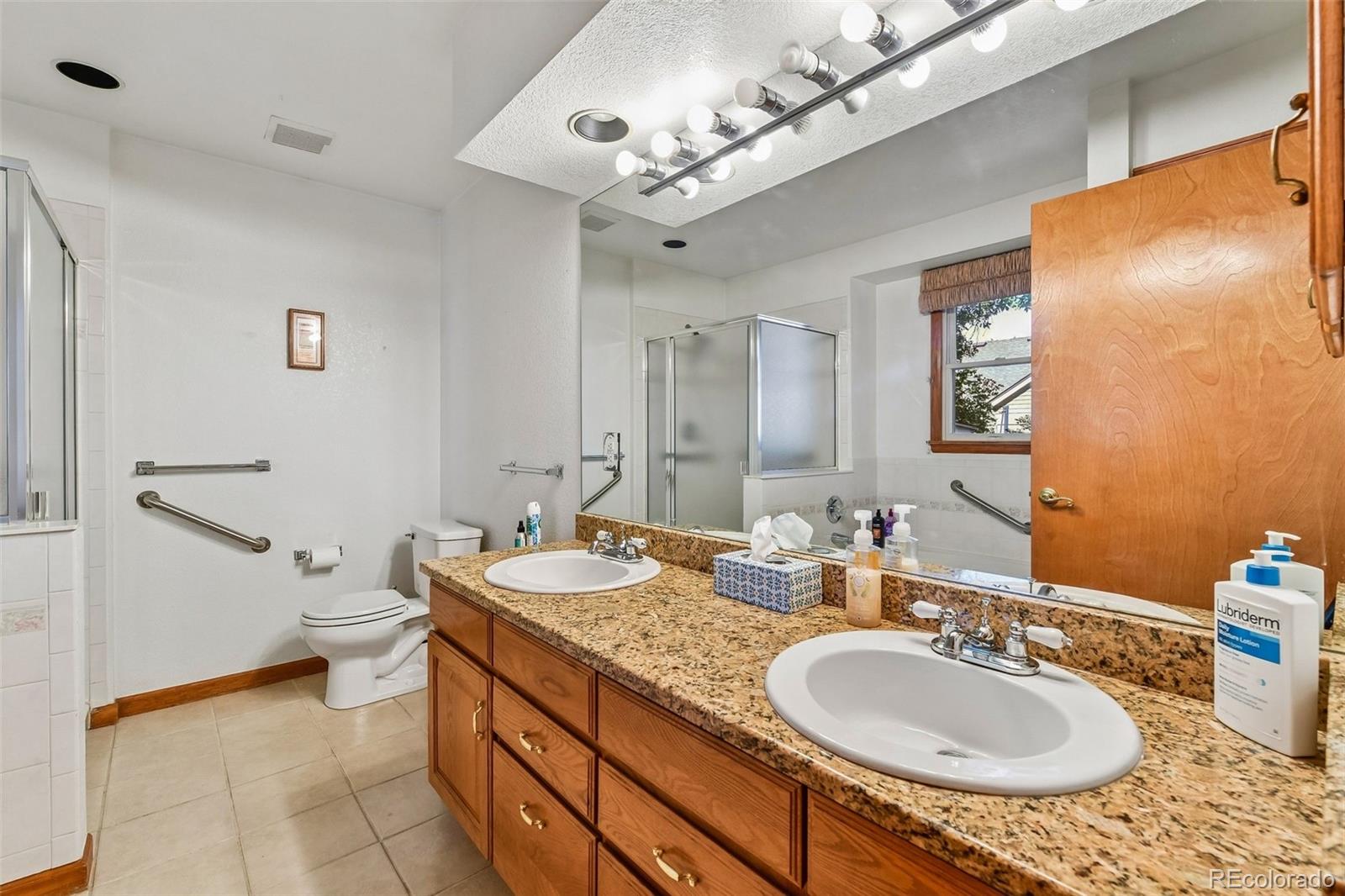 2547 E 124th Place