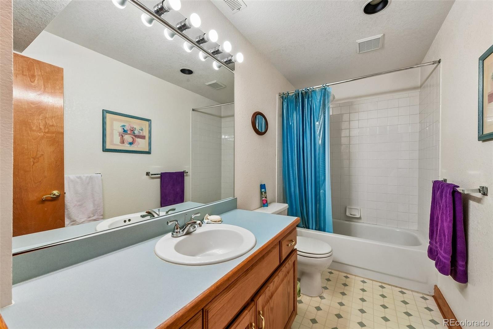 2547 E 124th Place