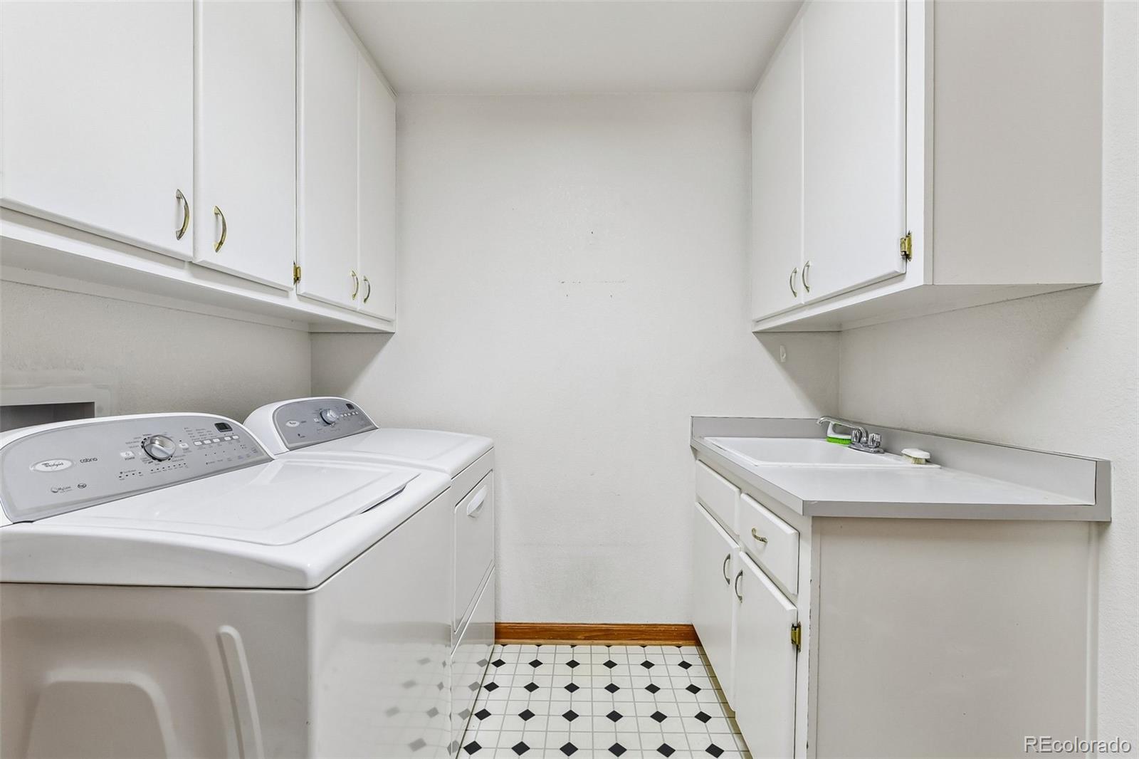 2547 E 124th Place