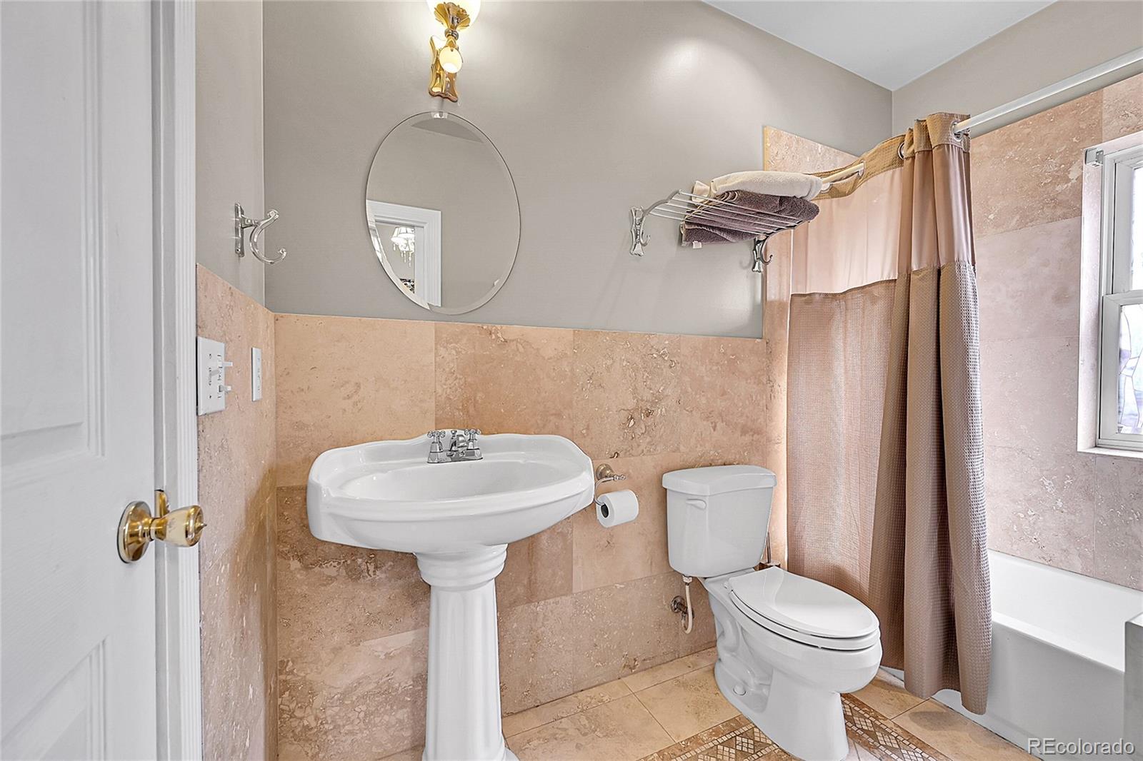 1352 N Pennsylvania Street Unit: 2