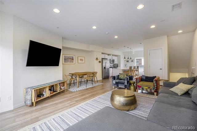 5890 W 39th Place