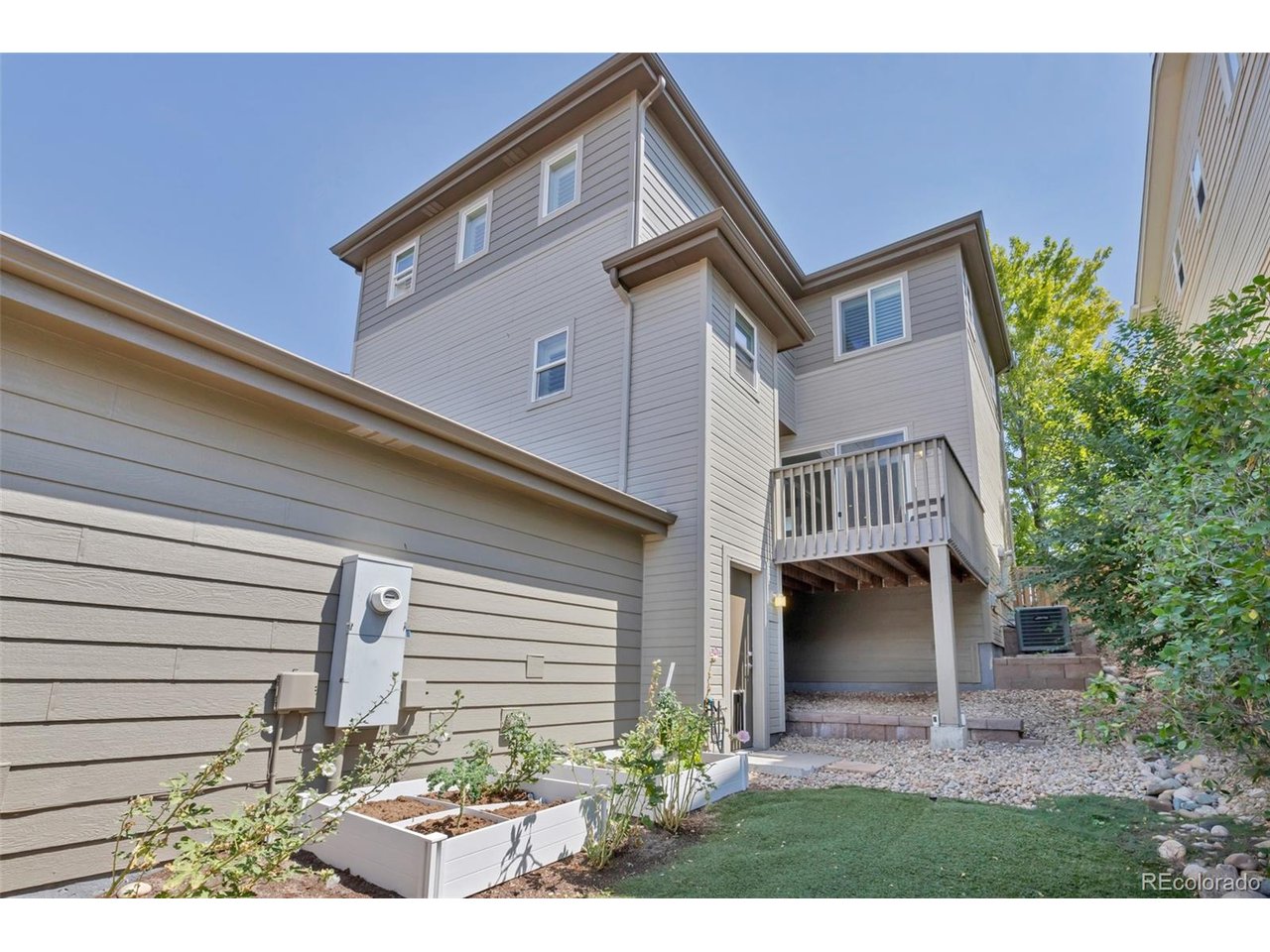 3332 Cranston Cir
