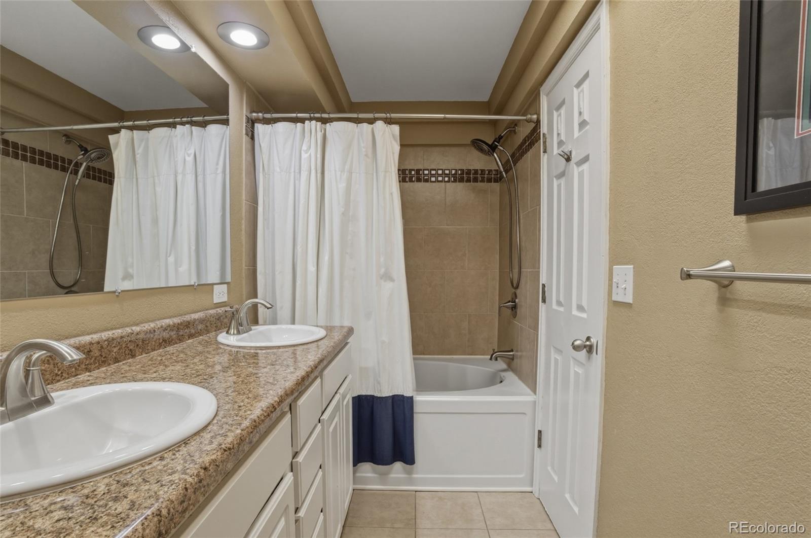 2669 S Deframe Circle