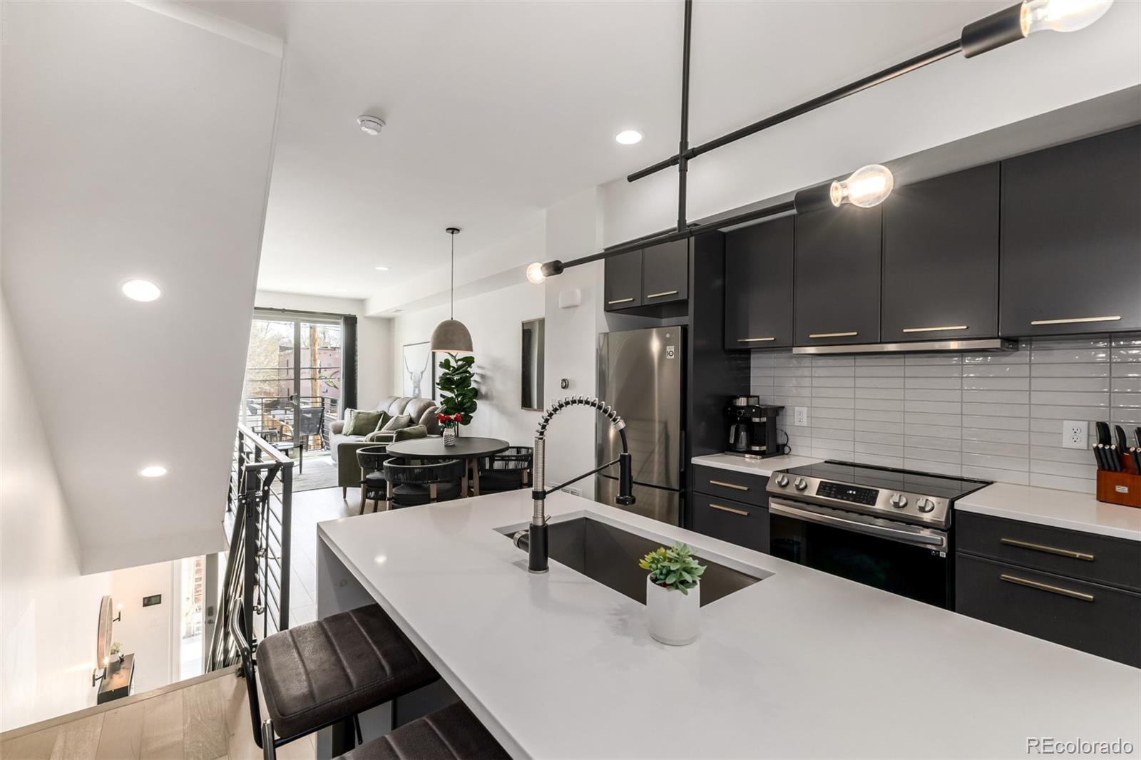 2588 S Broadway