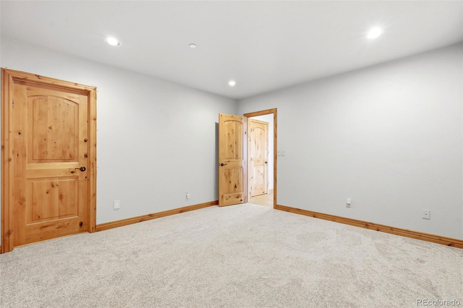 1520 S Lininger Drive