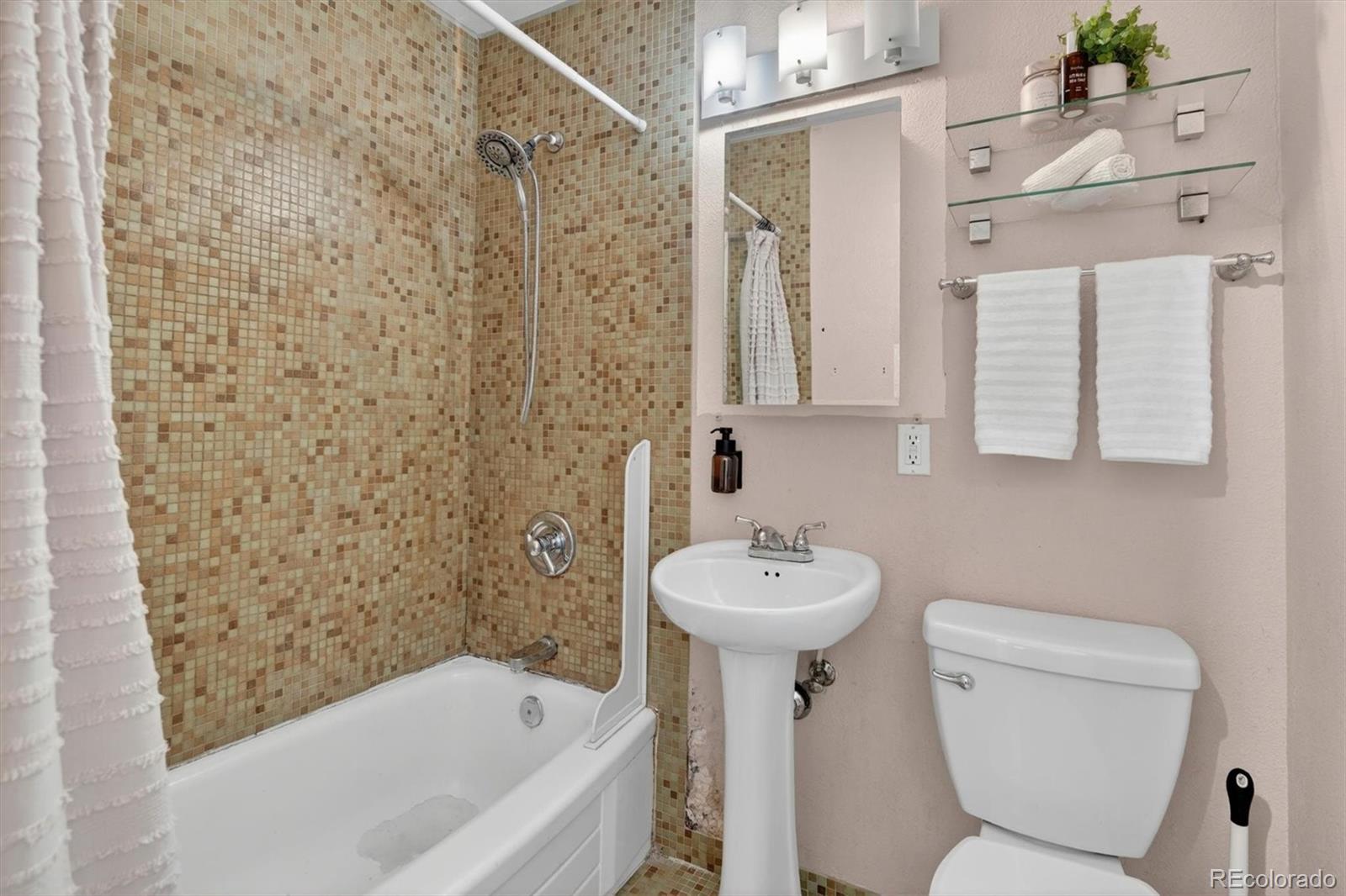 1245 Columbine Street Unit: 407