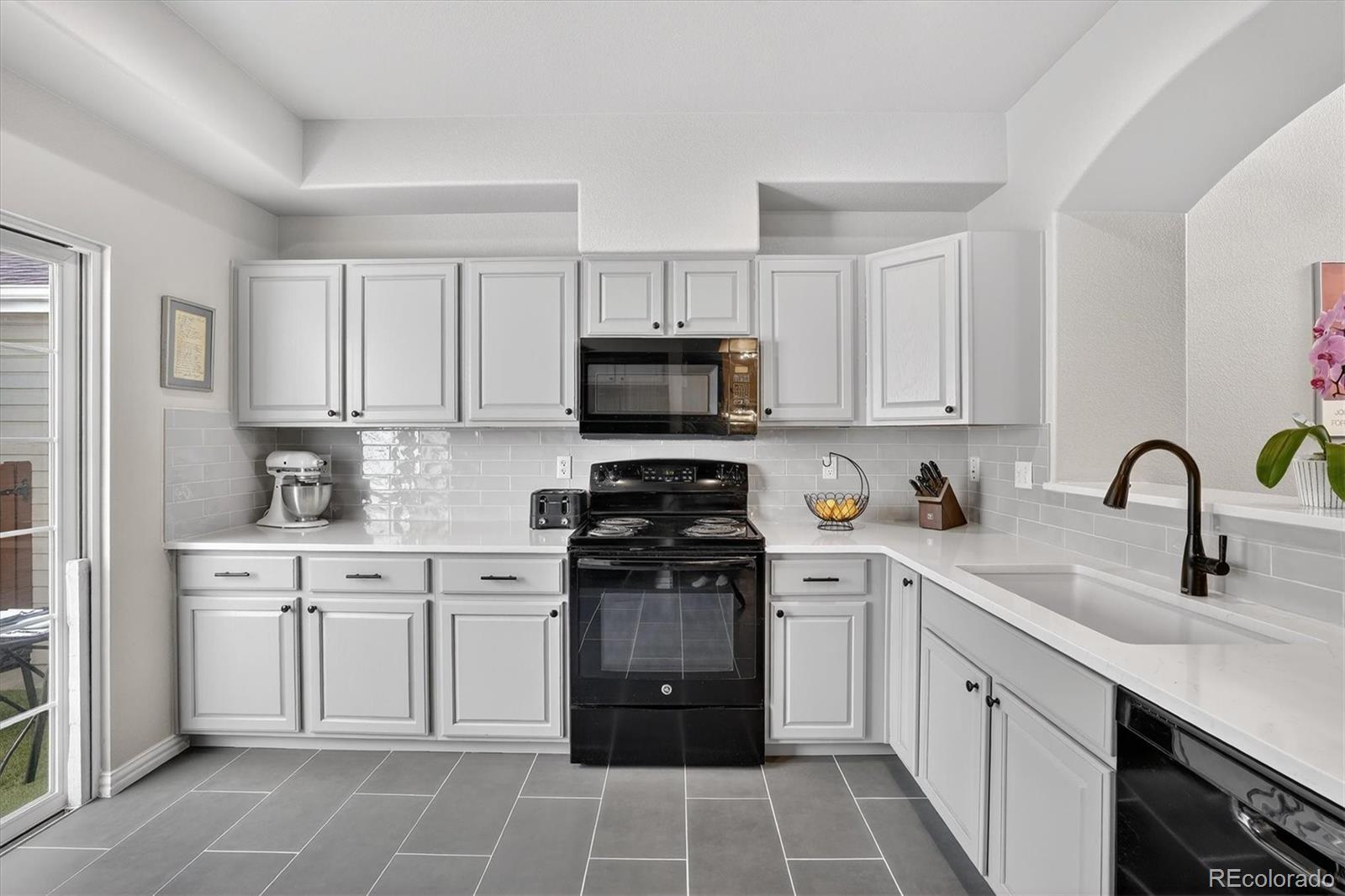 8300 E Fairmount Drive Unit: Y102