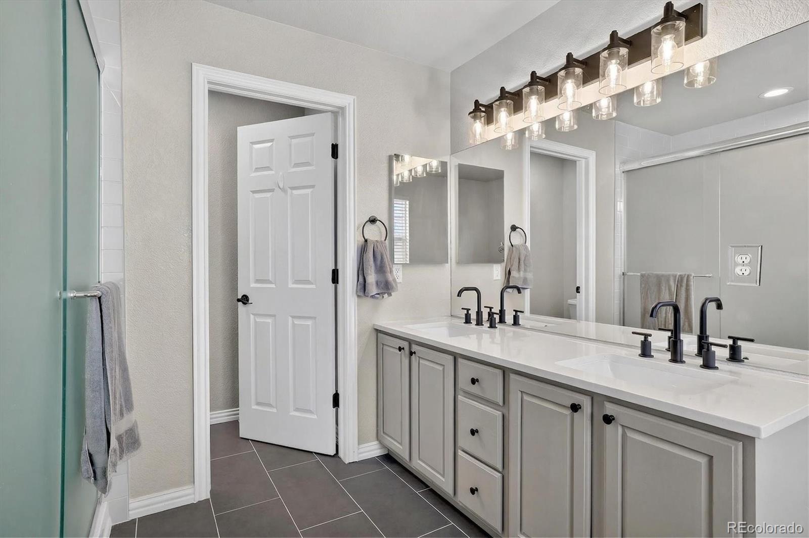 8300 E Fairmount Drive Unit: Y102