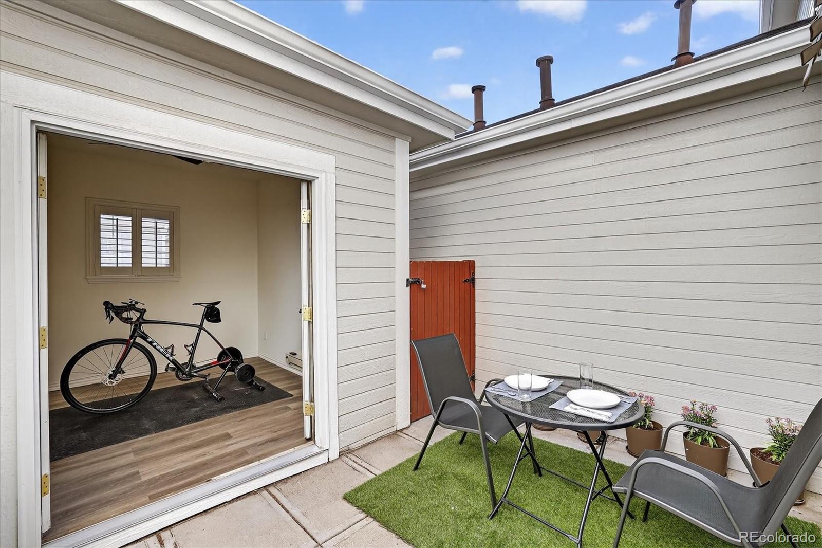 8300 E Fairmount Drive Unit: Y102