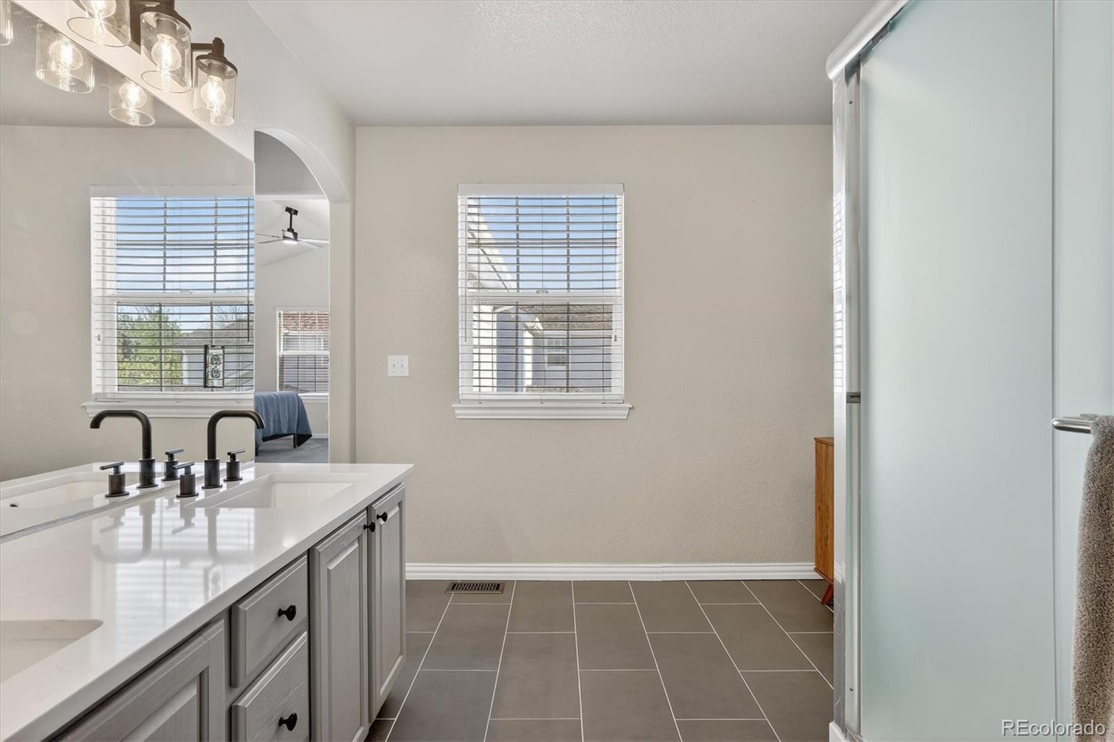 8300 E Fairmount Drive Unit: Y102