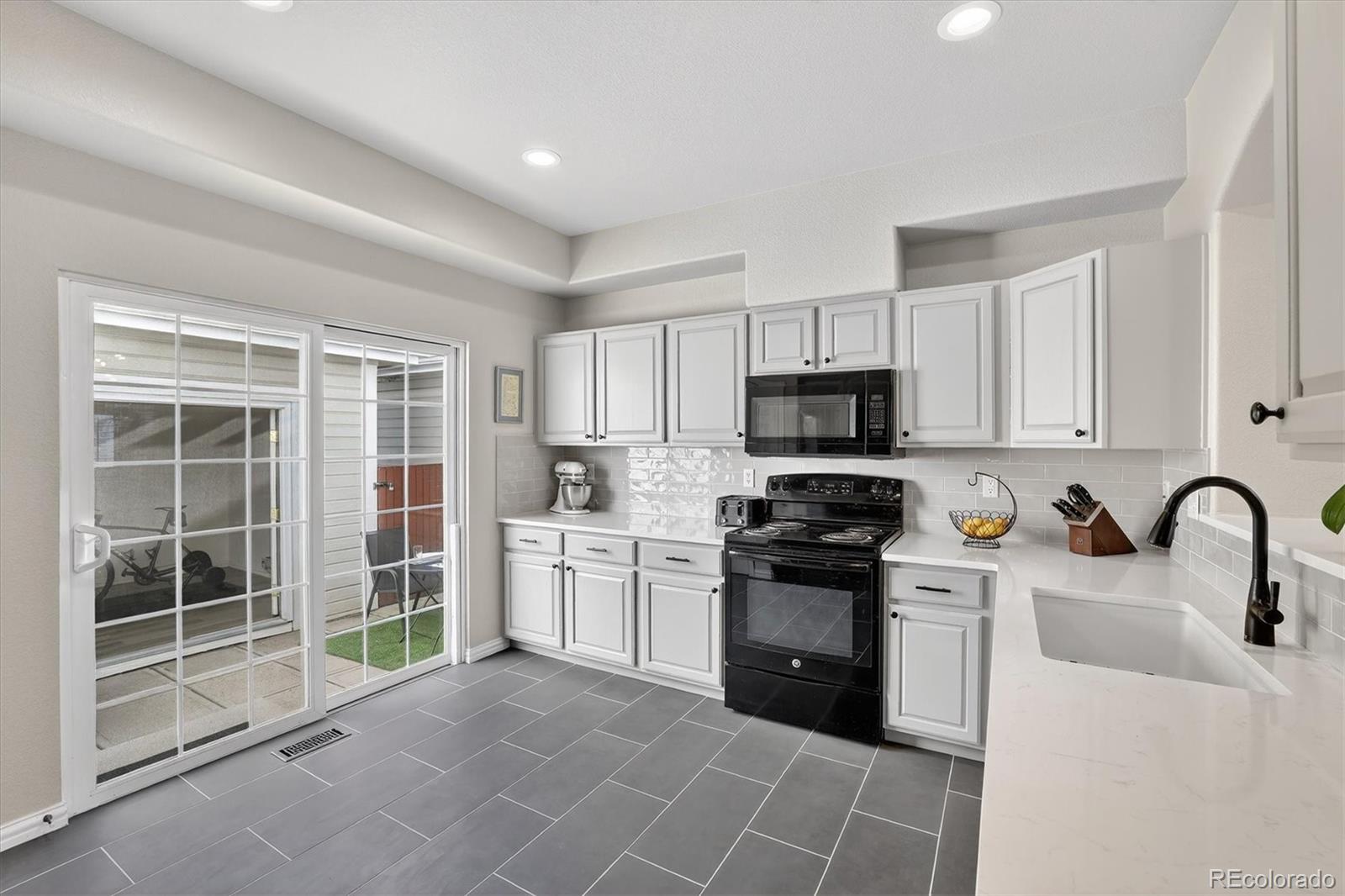 8300 E Fairmount Drive Unit: Y102