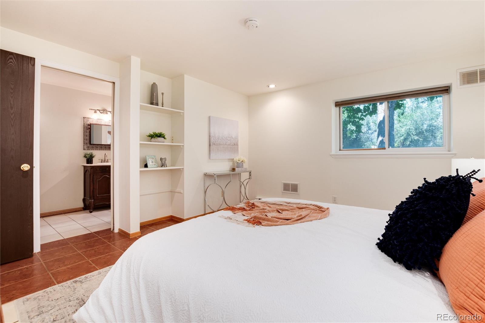 5524 W 60th Place