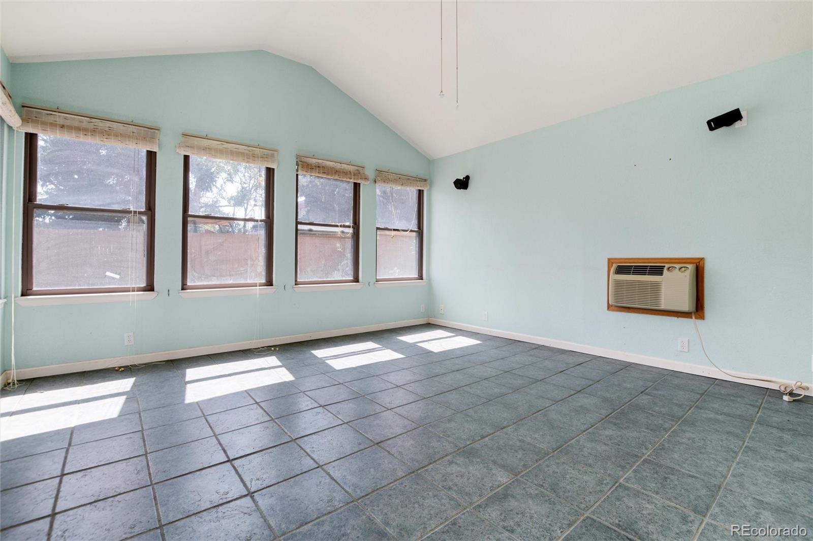 5524 W 60th Place