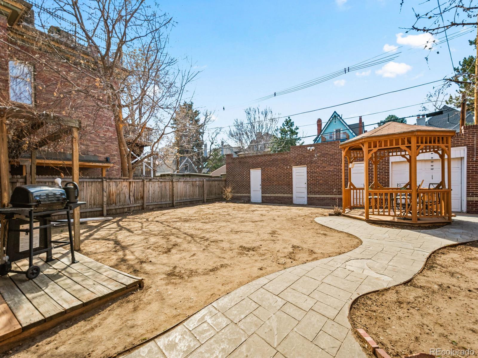 945 N Washington Street Unit: 201