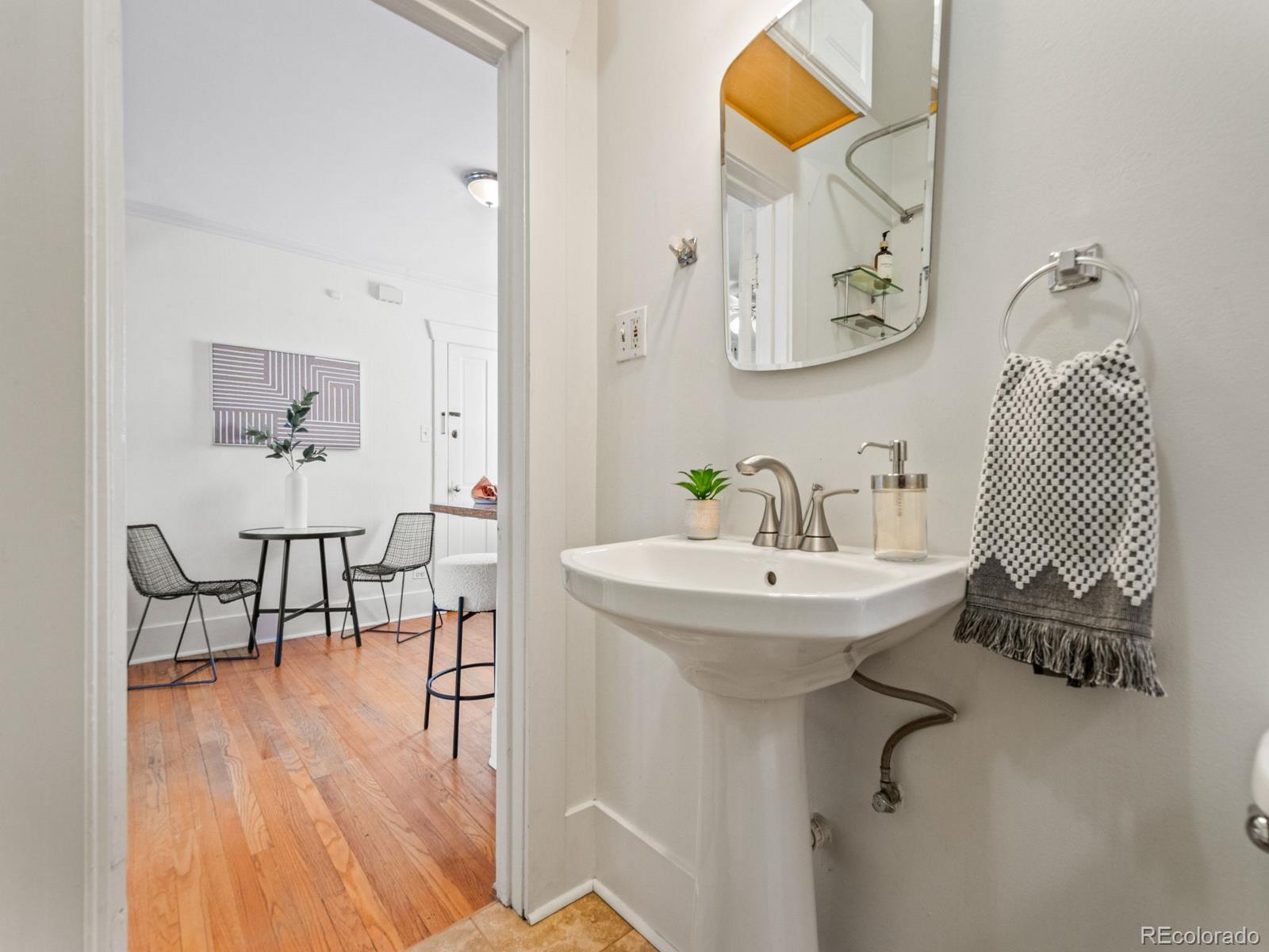945 N Washington Street Unit: 201