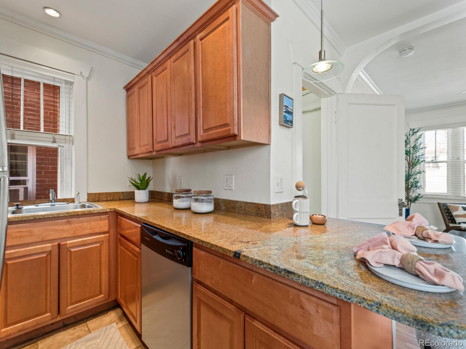 945 N Washington Street Unit: 201