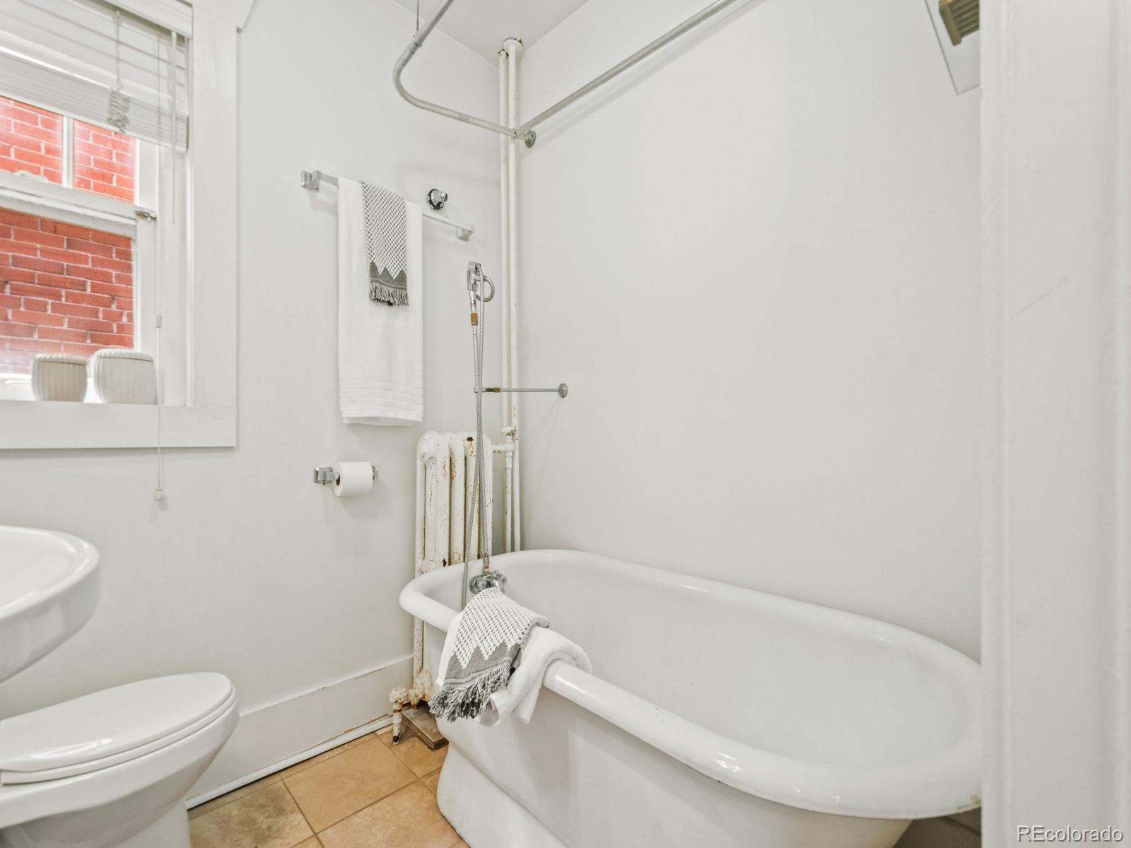 945 N Washington Street Unit: 201