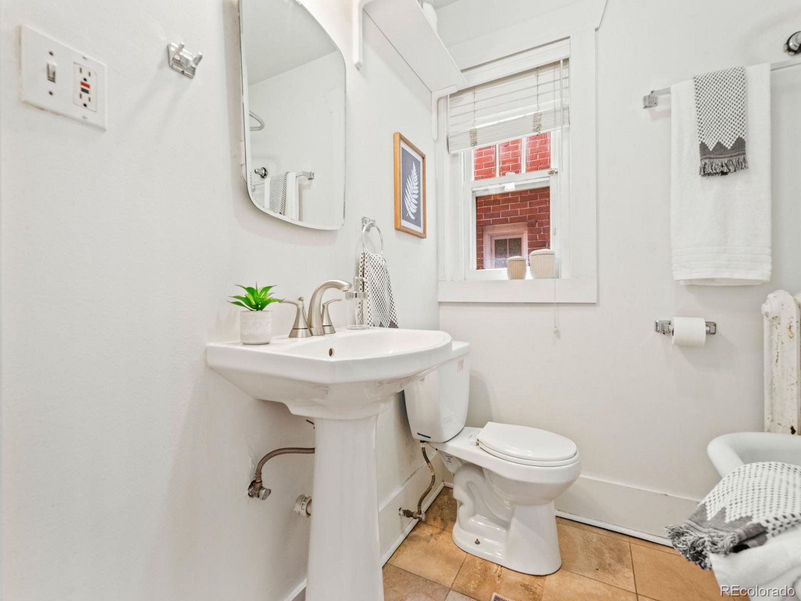 945 N Washington Street Unit: 201