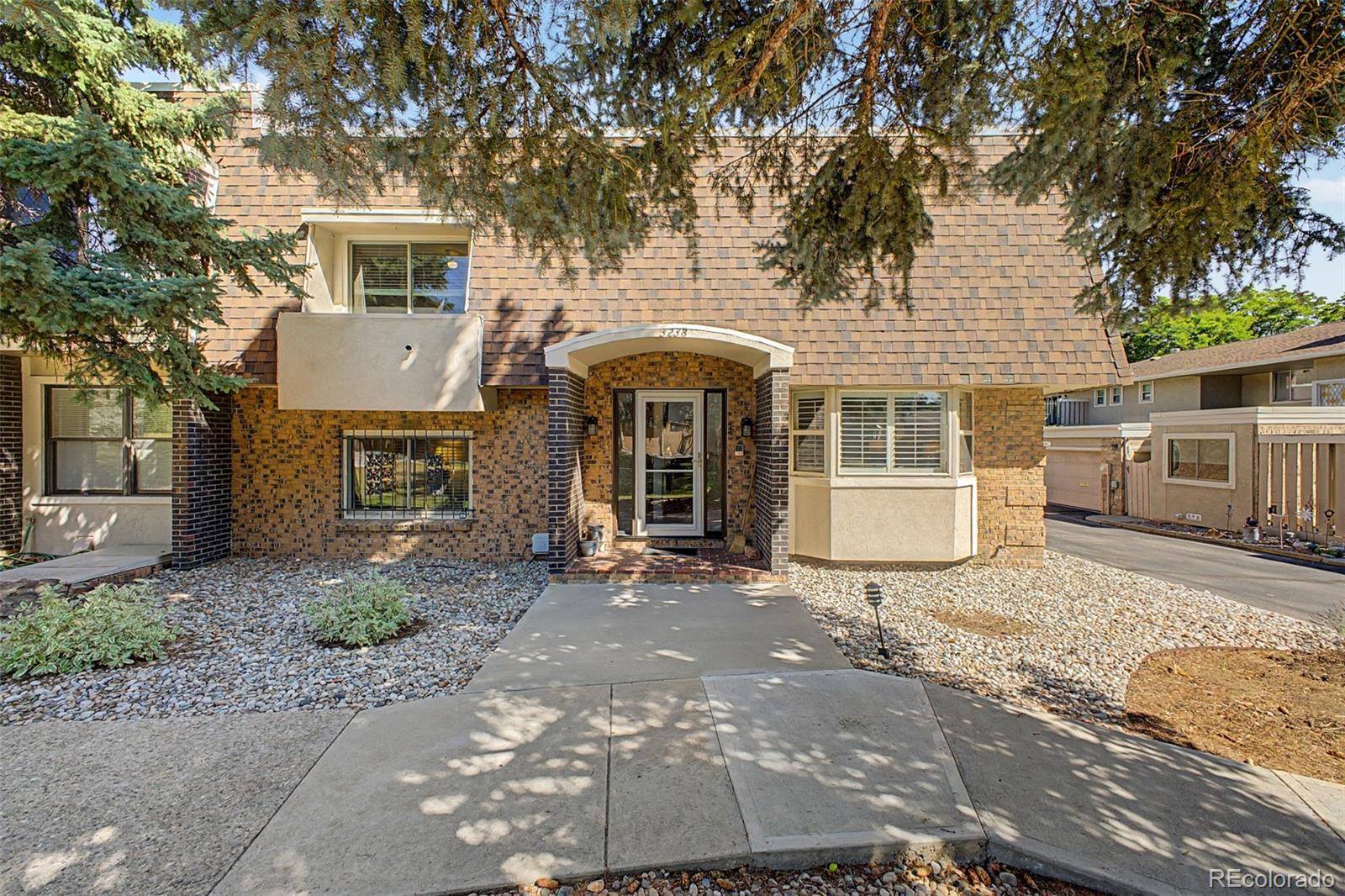 3238 S Oneida Way