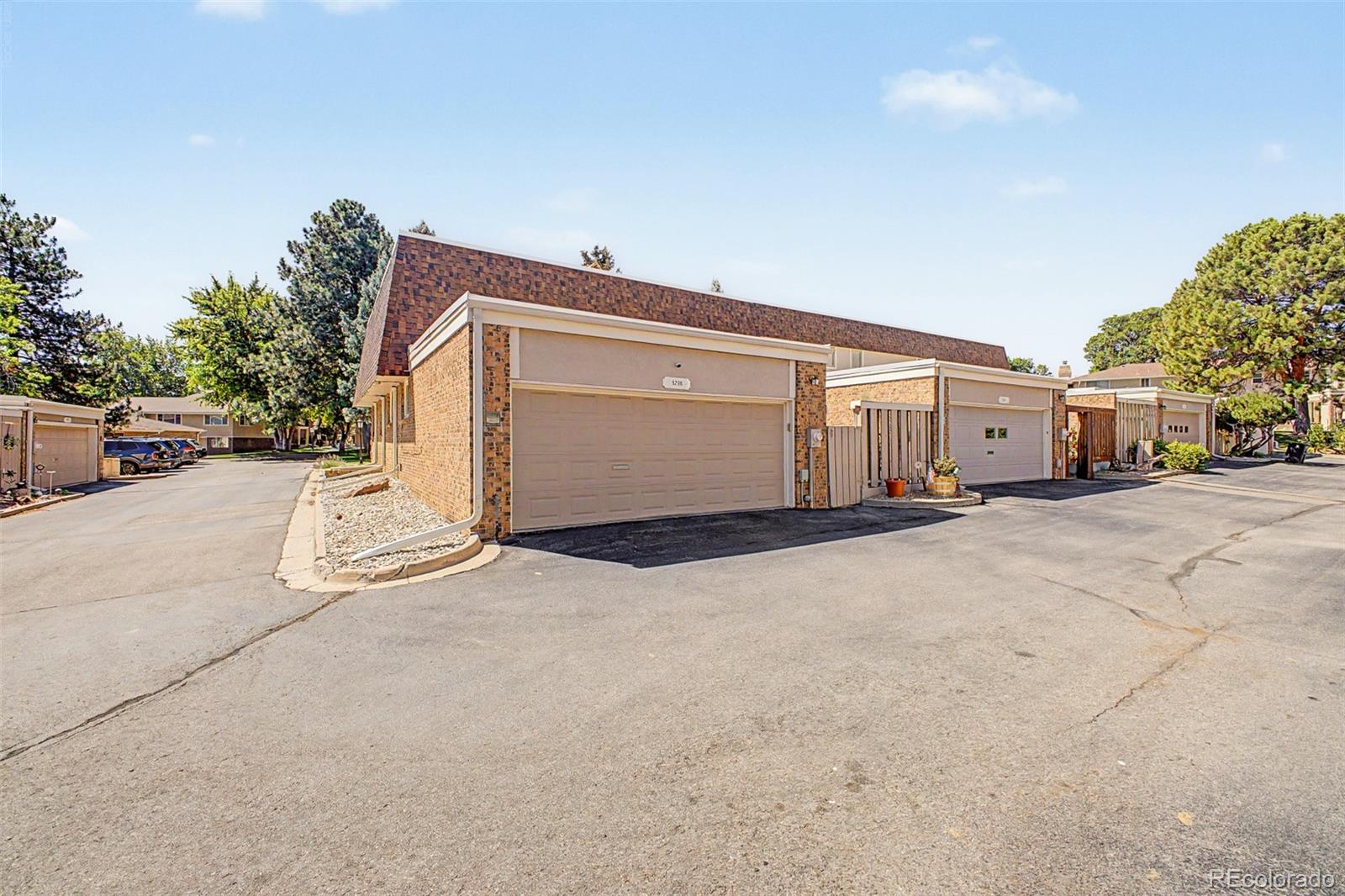 3238 S Oneida Way