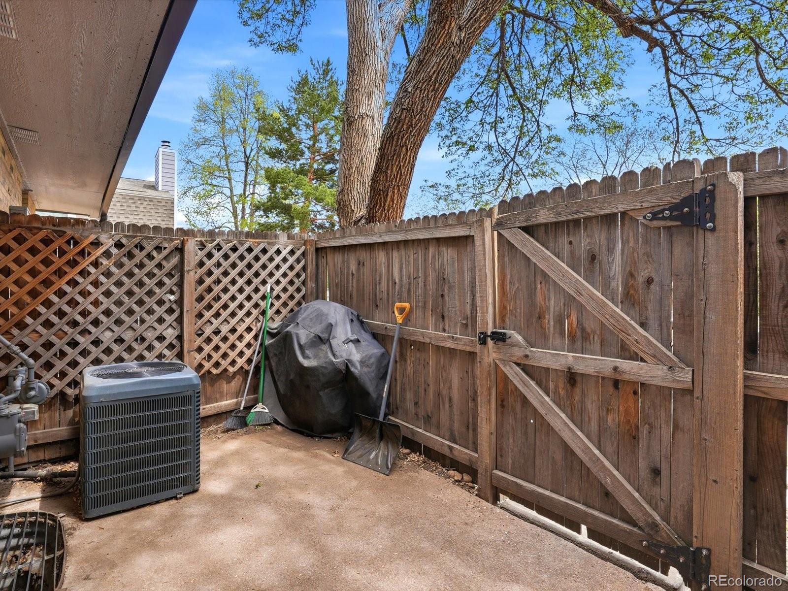 1527 S Owens Street Unit: 12