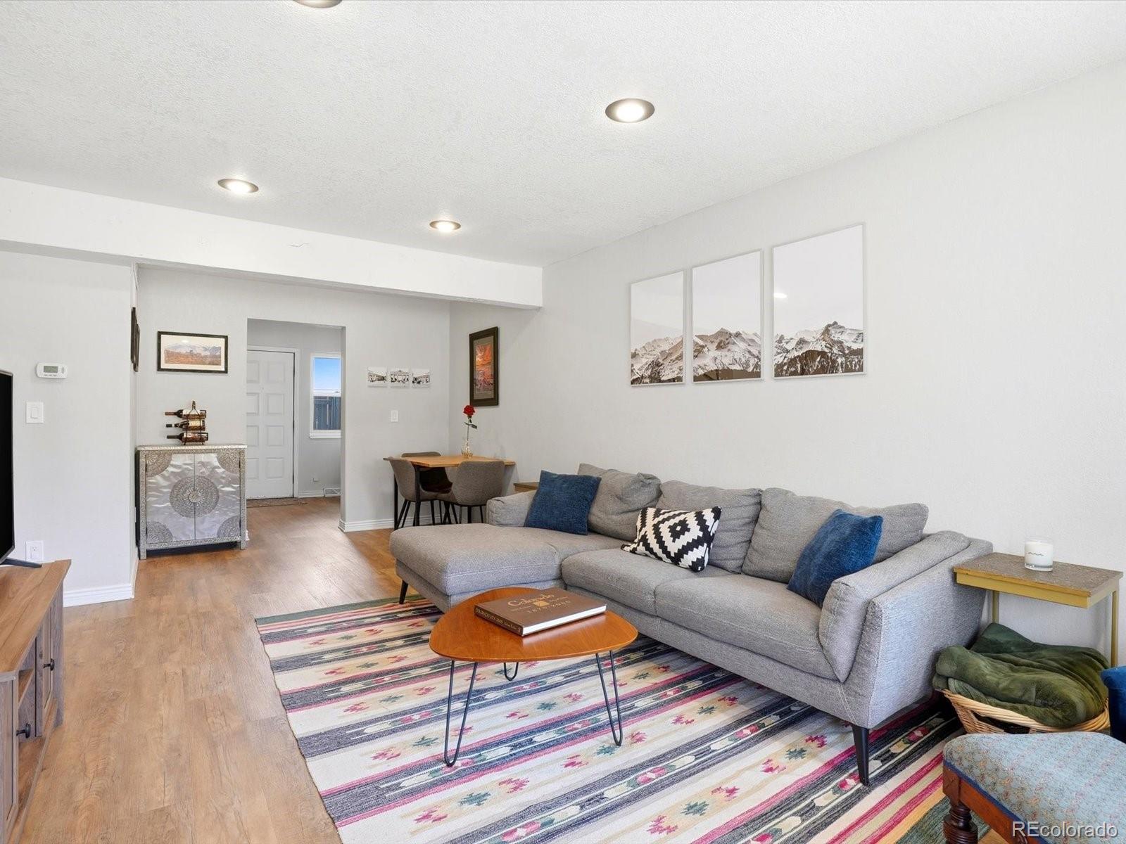 1527 S Owens Street Unit: 12