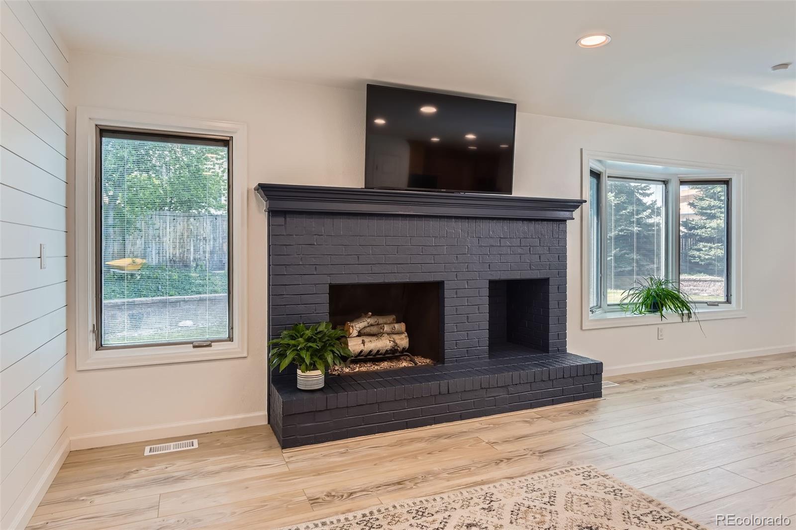 7946 S Pennsylvania Court