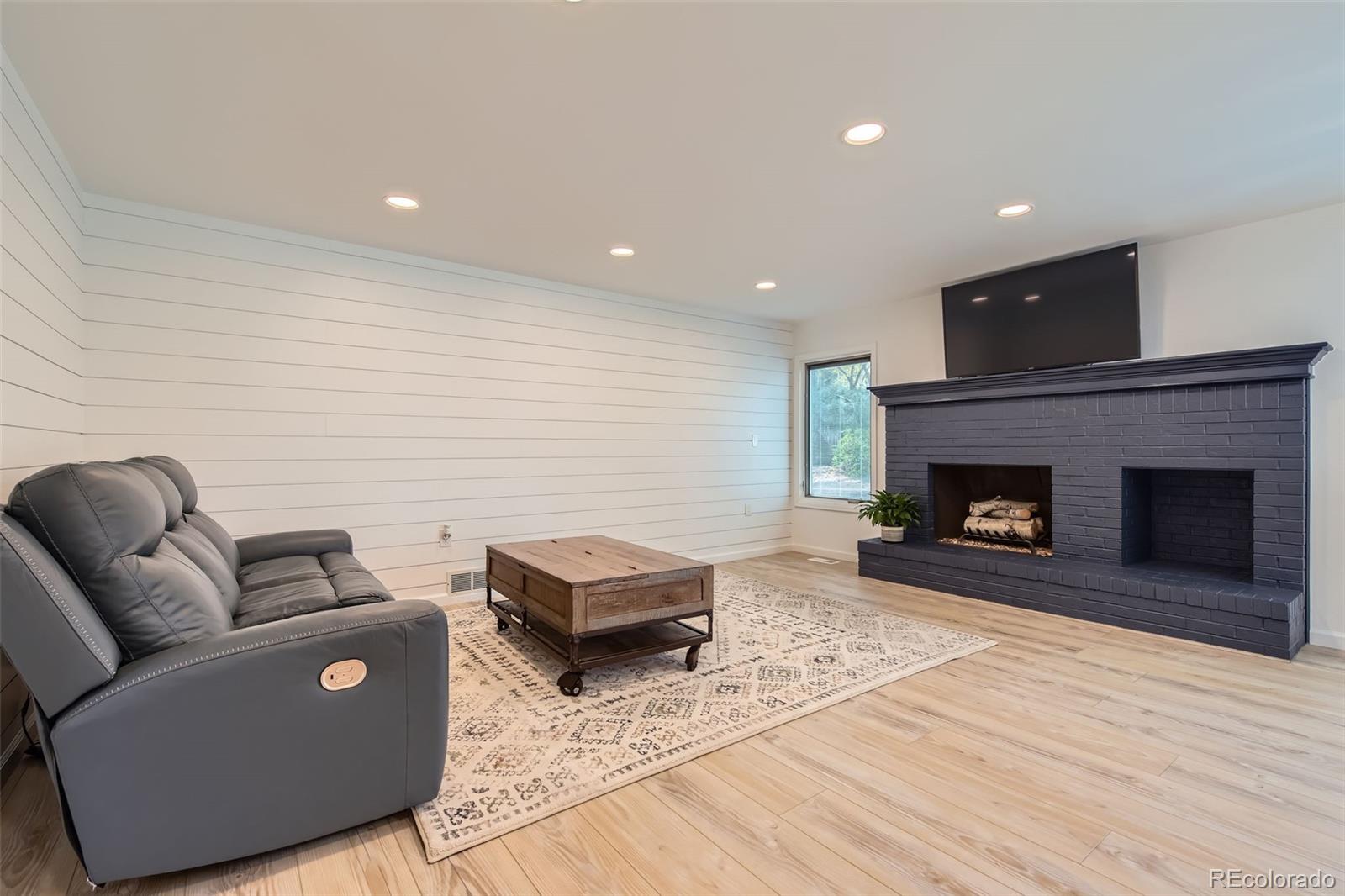 7946 S Pennsylvania Court