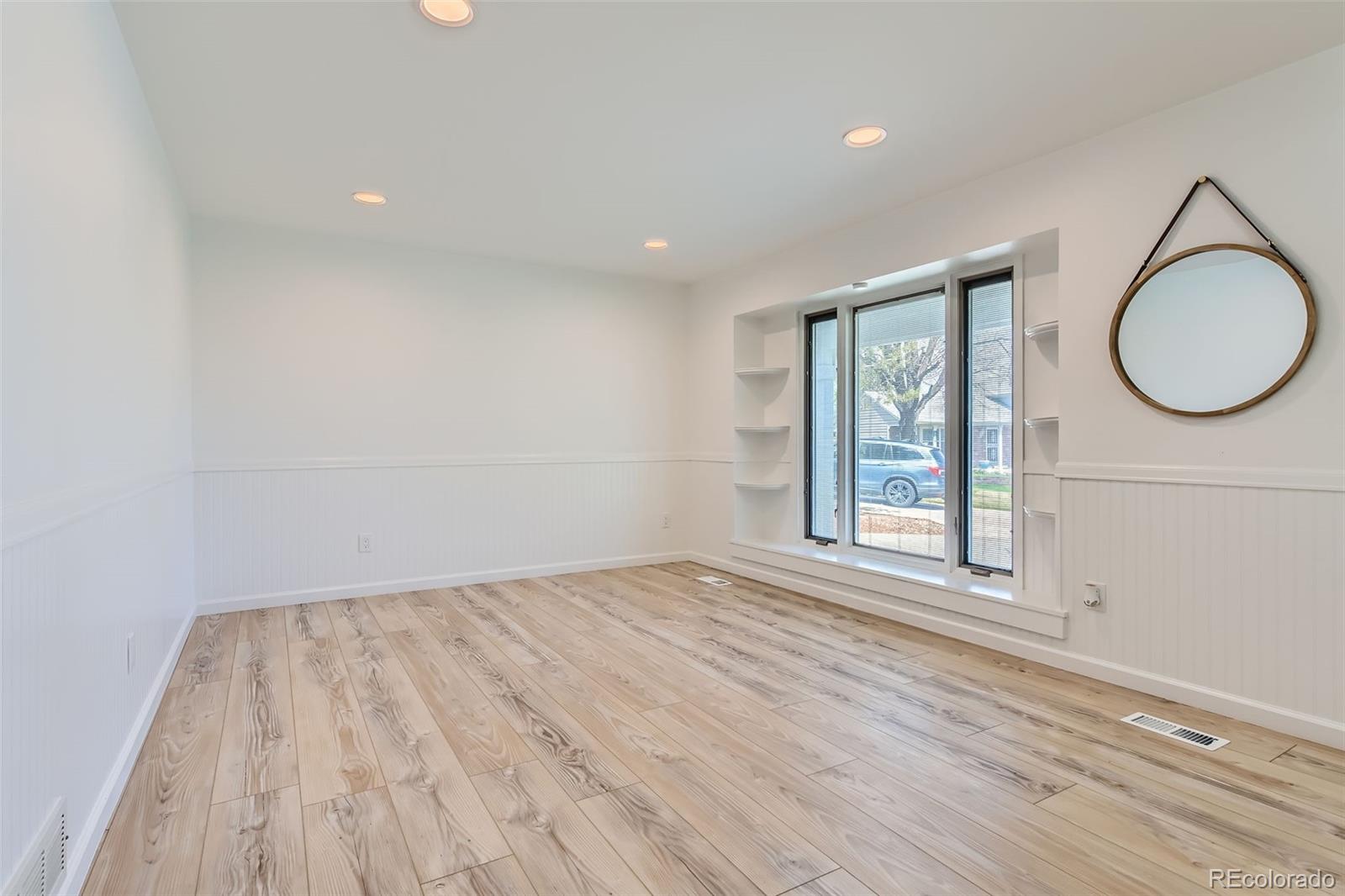 7946 S Pennsylvania Court