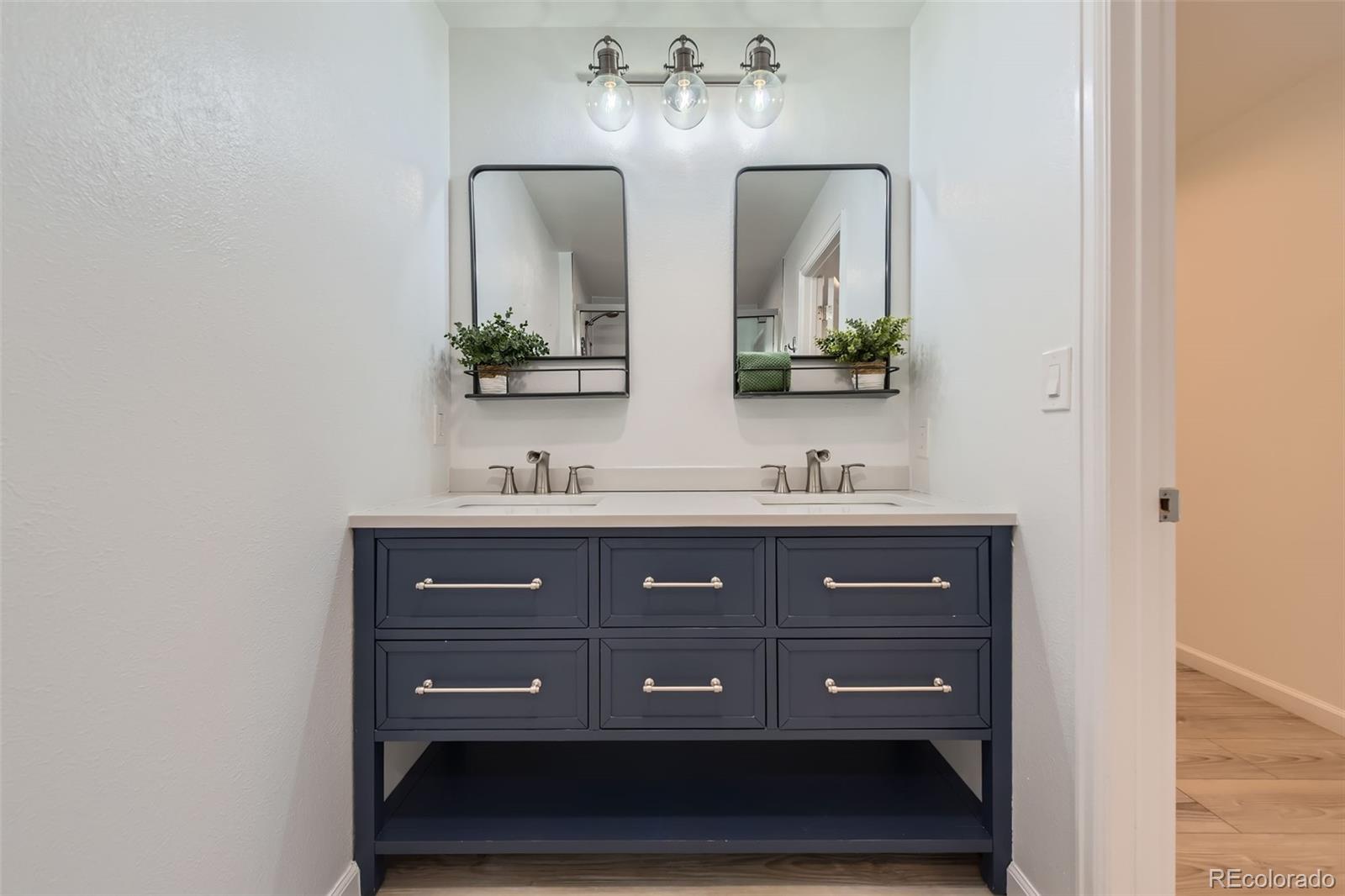 7946 S Pennsylvania Court