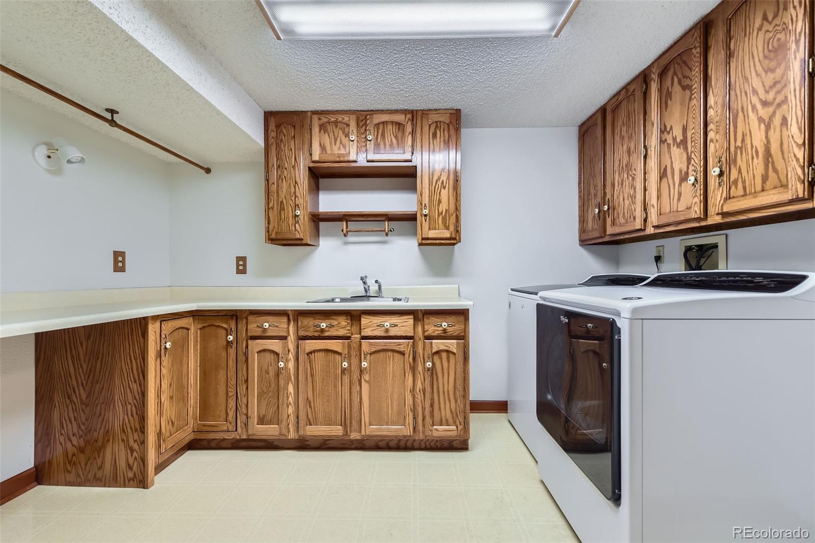 7946 S Pennsylvania Court