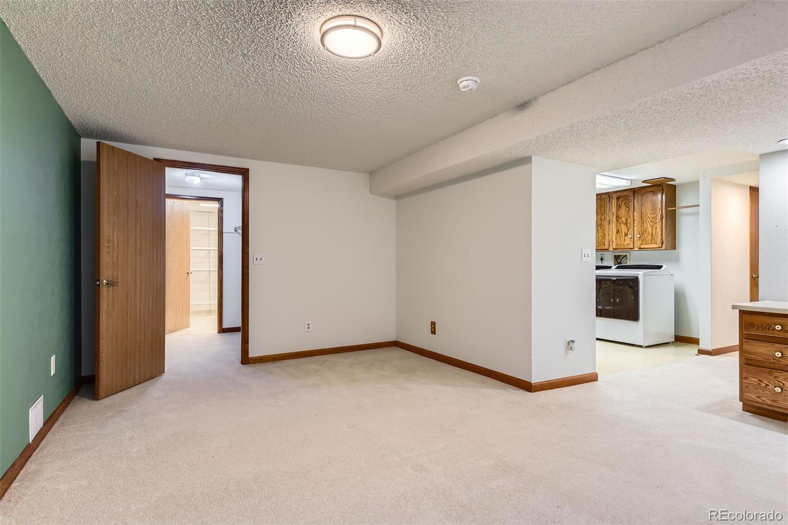 7946 S Pennsylvania Court