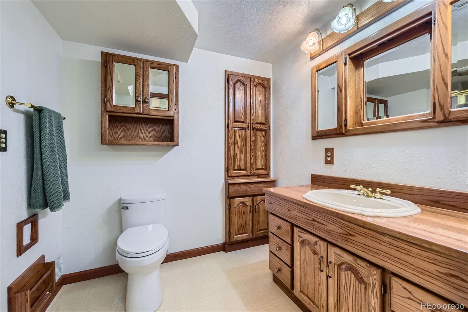 7946 S Pennsylvania Court