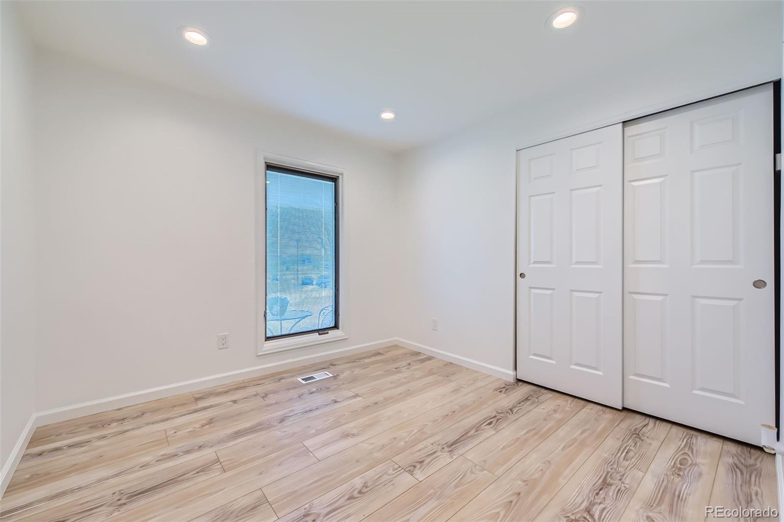 7946 S Pennsylvania Court