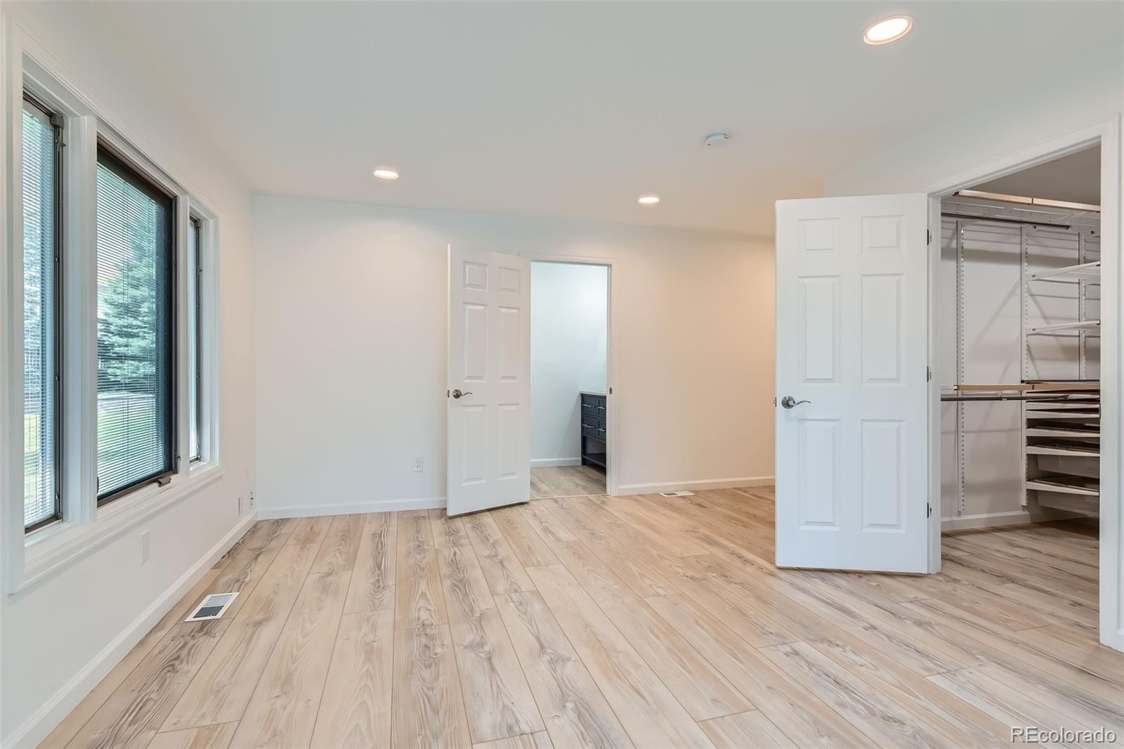 7946 S Pennsylvania Court