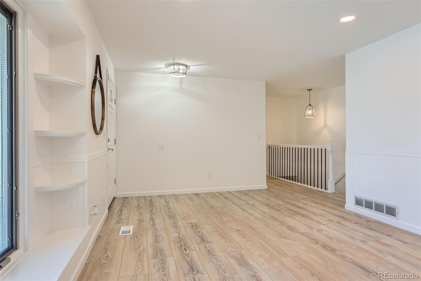 7946 S Pennsylvania Court