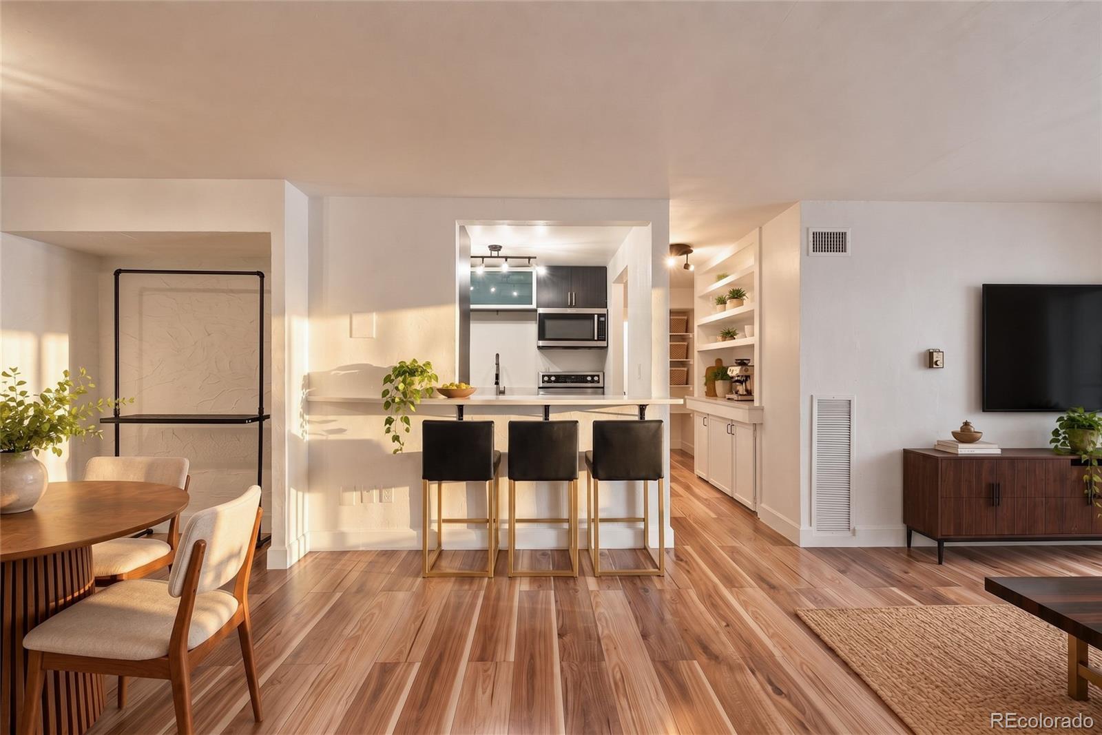 2 Adams Street Unit: 908