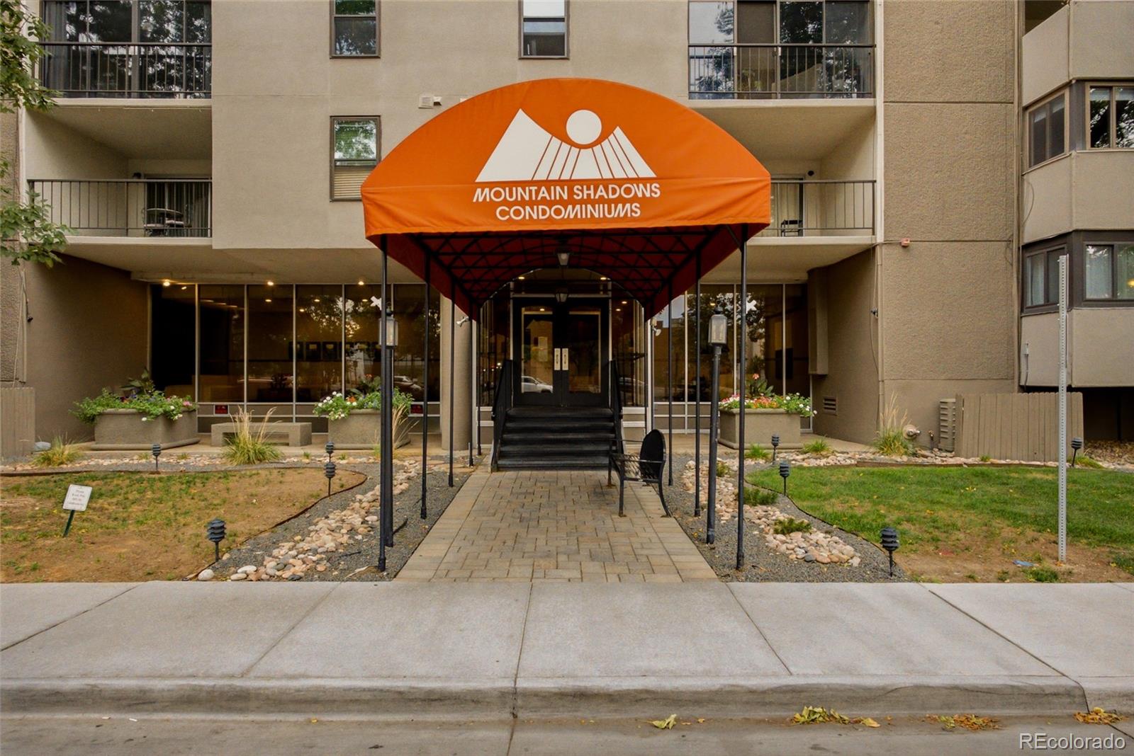 2 Adams Street Unit: 908