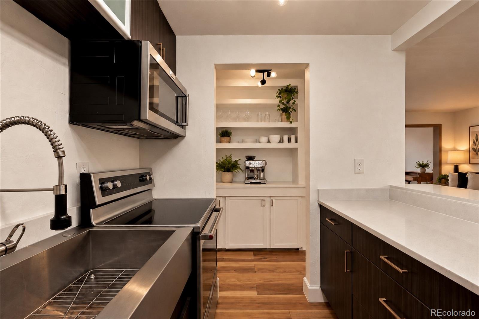 2 Adams Street Unit: 908