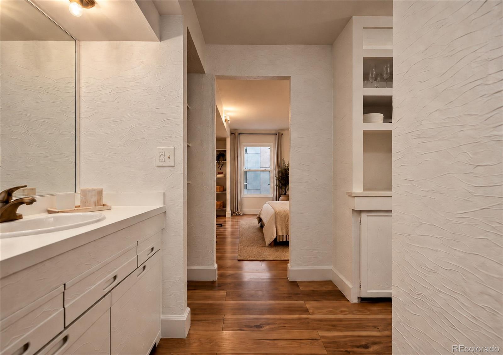 2 Adams Street Unit: 908