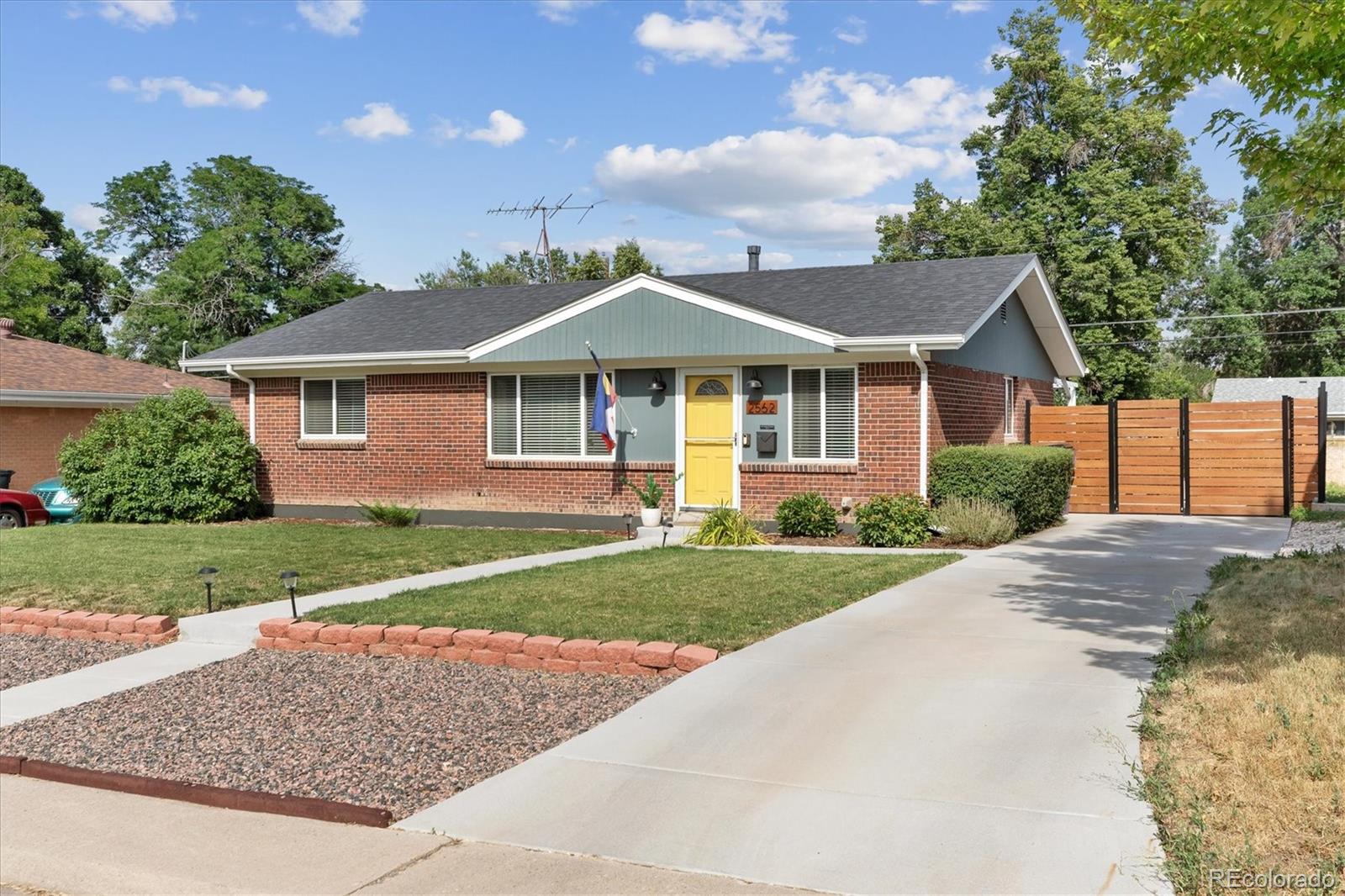 2562 S Quitman Street