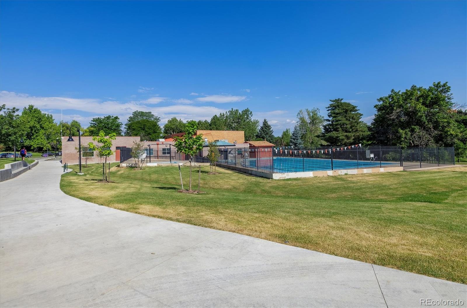 2562 S Quitman Street