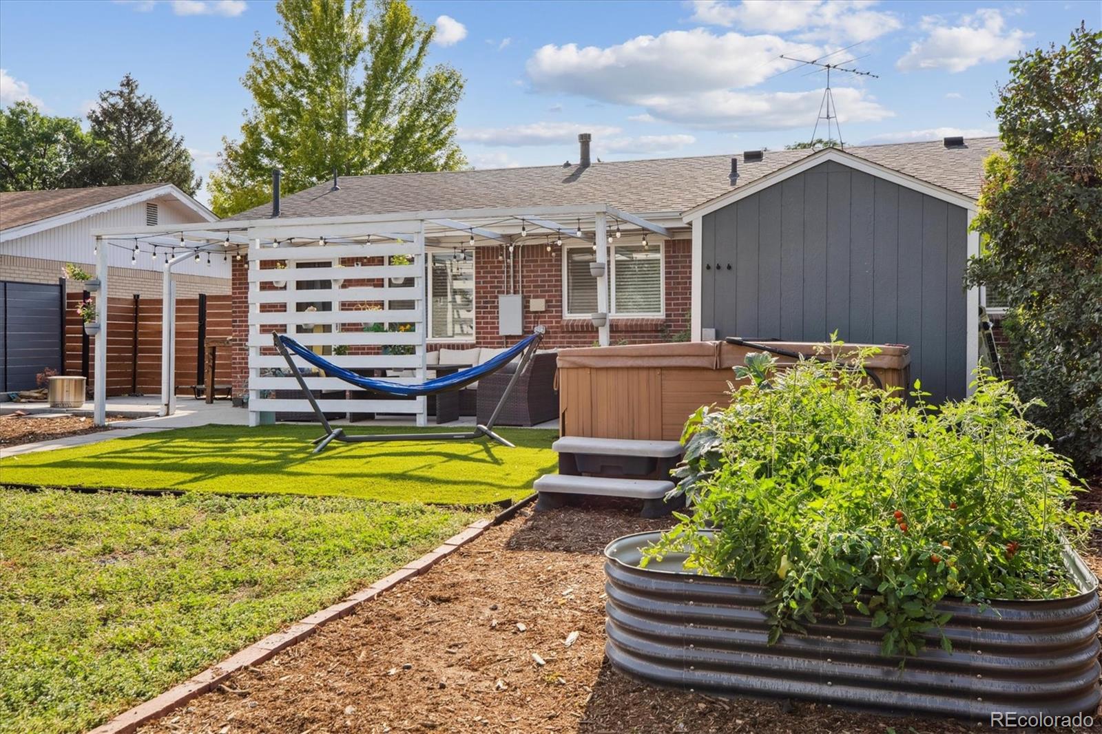 2562 S Quitman Street