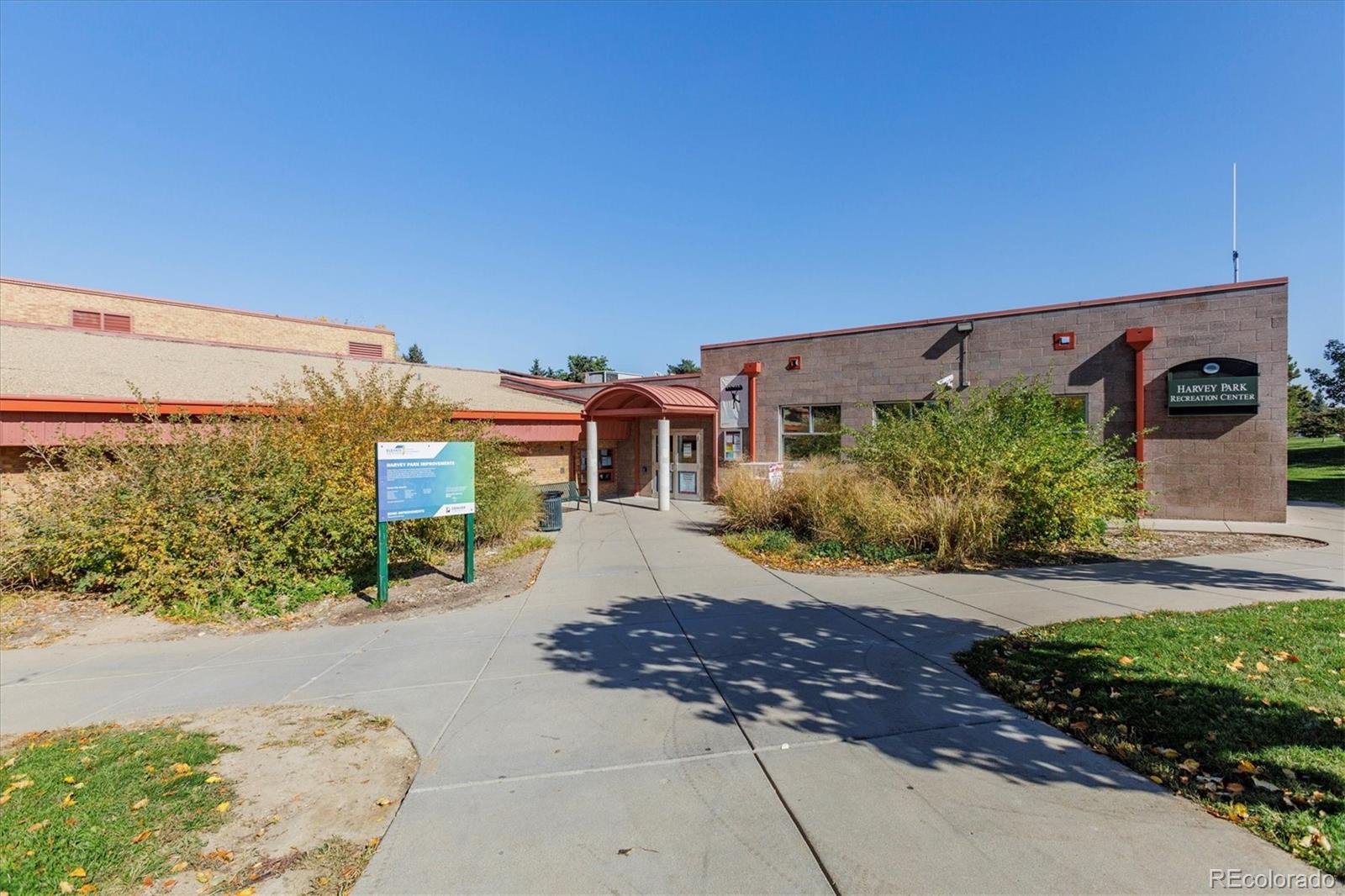 2562 S Quitman Street