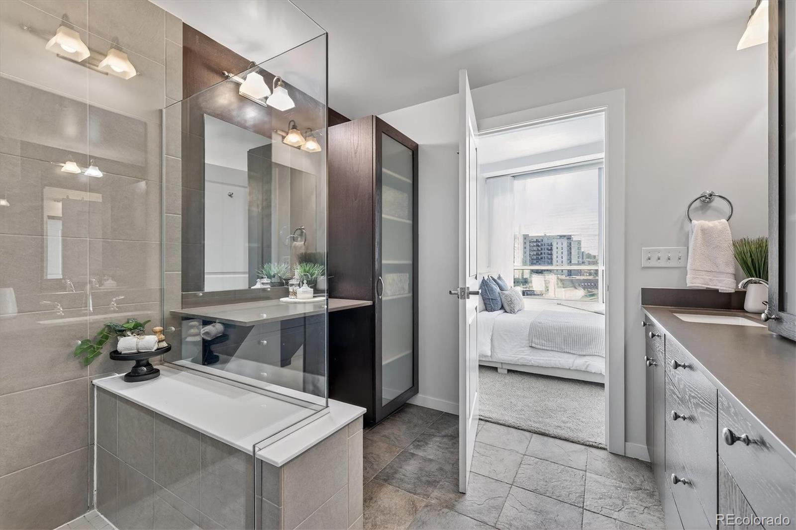 2001 Lincoln Street Unit: 810