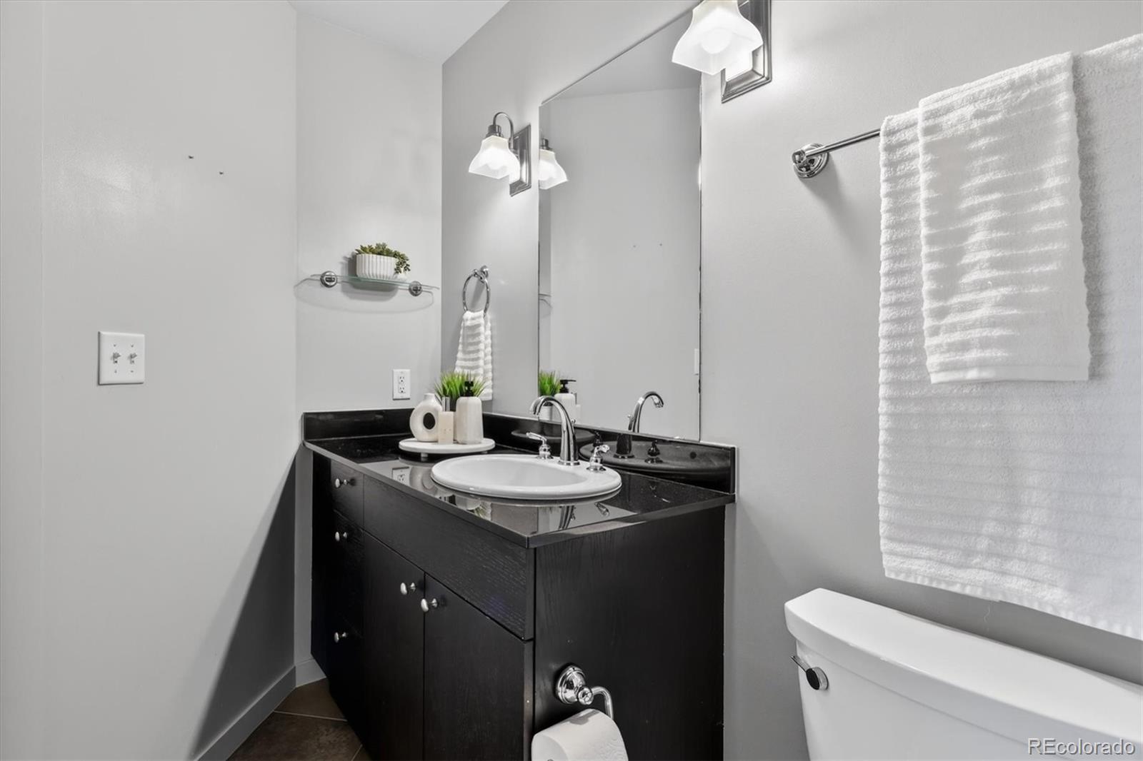 2001 Lincoln Street Unit: 810