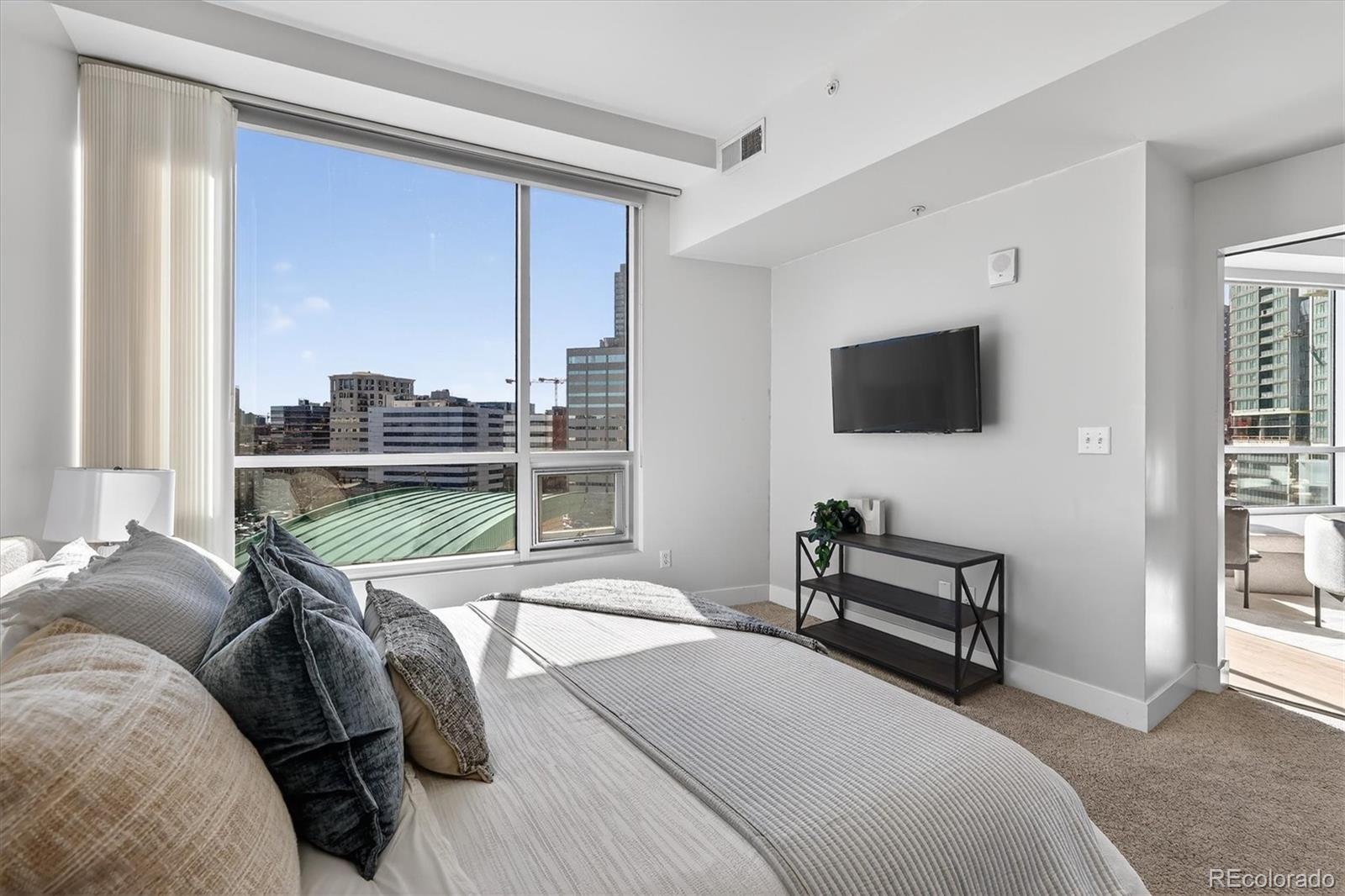 2001 Lincoln Street Unit: 810