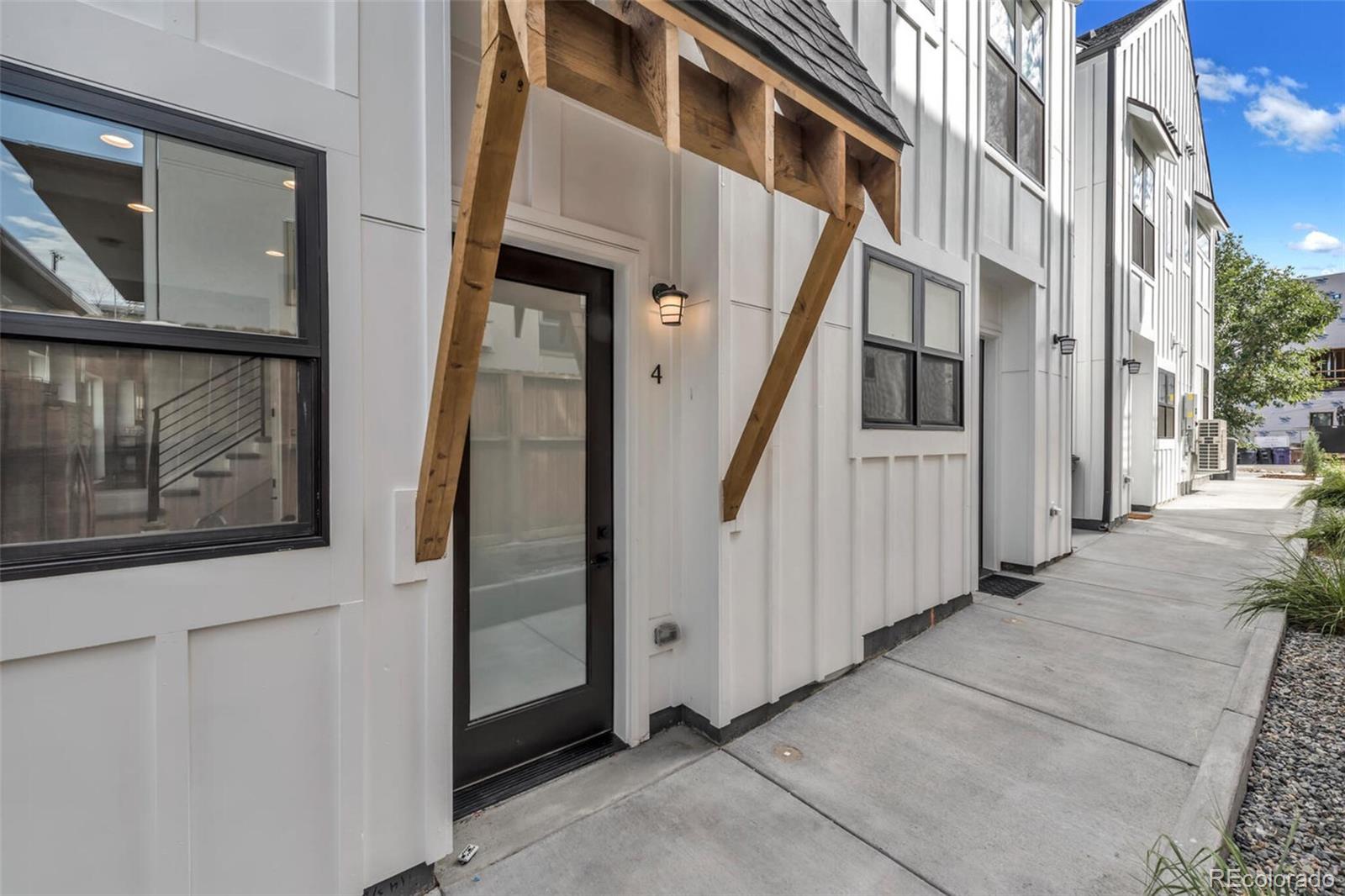 3219 W 19th Avenue Unit: 4