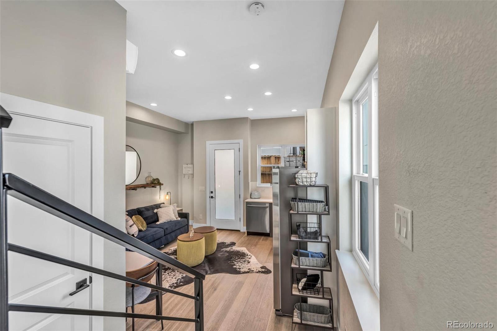 3219 W 19th Avenue Unit: 4