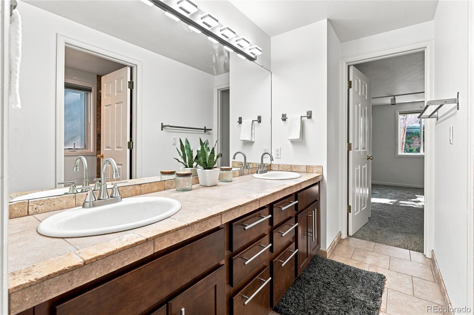 690 N Pennsylvania Street Unit: A5